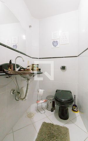Casa de condomínio à venda com 380m², 3 quartos e 1 vaga Casa de condomínio à venda com 380m², 3 quartos e 1 vagaLavabo da Sala