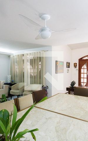 Casa de condomínio à venda com 380m², 3 quartos e 1 vaga Casa de condomínio à venda com 380m², 3 quartos e 1 vagaSala