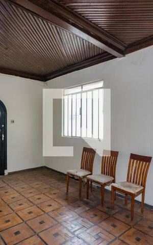 Casa à venda com 130m², 3 quartos e 4 vagas Casa à venda com 130m², 3 quartos e 4 vagasSala