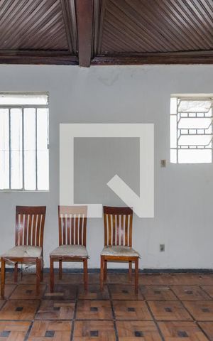 Casa à venda com 130m², 3 quartos e 4 vagas Casa à venda com 130m², 3 quartos e 4 vagasSala