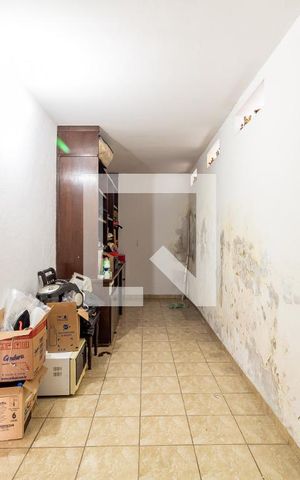 Casa à venda com 486m², 4 quartos e 6 vagas Casa à venda com 486m², 4 quartos e 6 vagasQuarto da Garagem
