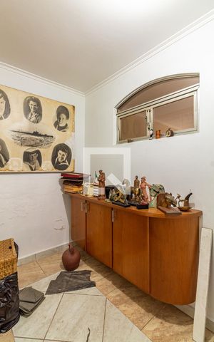 Casa à venda com 486m², 4 quartos e 6 vagas Casa à venda com 486m², 4 quartos e 6 vagasQuarto da Garagem