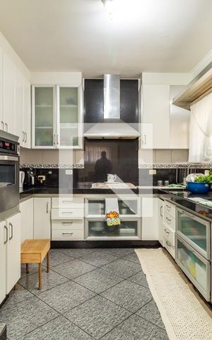 Casa à venda com 486m², 4 quartos e 6 vagas Casa à venda com 486m², 4 quartos e 6 vagasCozinha
