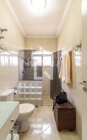 Casa à venda com 486m², 4 quartos e 6 vagas Casa à venda com 486m², 4 quartos e 6 vagasBanheiro