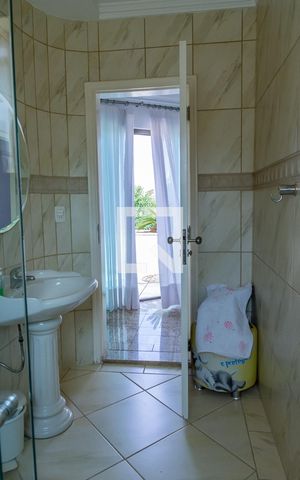 Casa à venda com 480m², 5 quartos e 6 vagas Casa à venda com 480m², 5 quartos e 6 vagasBanheiro Social-Piso Superior