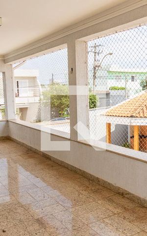Casa à venda com 480m², 5 quartos e 6 vagas Casa à venda com 480m², 5 quartos e 6 vagasSacada Quarto 1 e 2 - Piso Superior