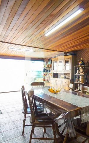 Casa à venda com 200m², 3 quartos e 3 vagasÁrea de  Churrasqueira