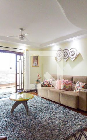 Casa à venda com 200m², 3 quartos e 3 vagasSala