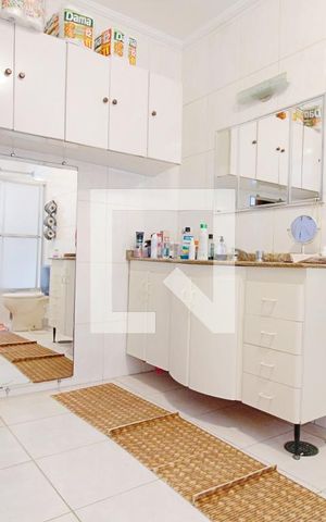 Casa para alugar com 780m², 4 quartos e 5 vagas Casa para alugar com 780m², 4 quartos e 5 vagasBanheiro da Suíte 1