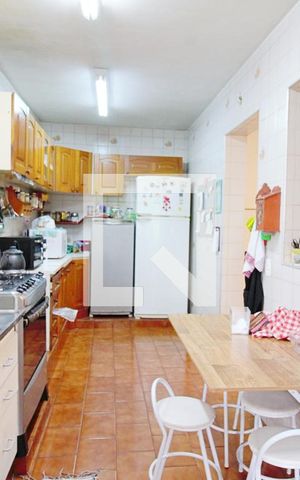 Casa para alugar com 780m², 4 quartos e 5 vagas Casa para alugar com 780m², 4 quartos e 5 vagasCozinha