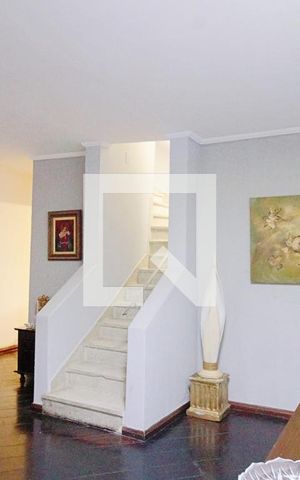 Casa para alugar com 780m², 4 quartos e 5 vagas Casa para alugar com 780m², 4 quartos e 5 vagasSala