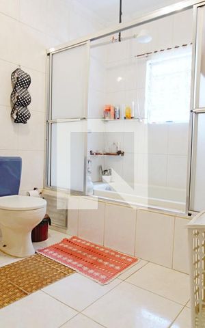Casa para alugar com 780m², 4 quartos e 5 vagas Casa para alugar com 780m², 4 quartos e 5 vagasBanheiro da Suíte 1