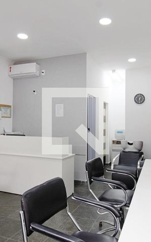 Casa para alugar com 780m², 4 quartos e 5 vagas Casa para alugar com 780m², 4 quartos e 5 vagasEdícula lateral