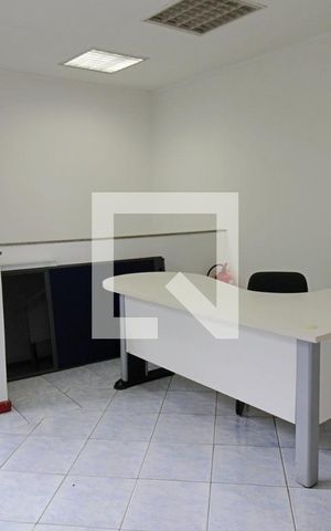Casa para alugar com 780m², 4 quartos e 5 vagas Casa para alugar com 780m², 4 quartos e 5 vagasEdícula lateral