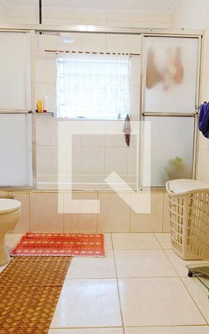 Casa para alugar com 780m², 4 quartos e 5 vagas Casa para alugar com 780m², 4 quartos e 5 vagasBanheiro da Suíte 1
