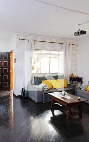 Casa para alugar com 780m², 4 quartos e 5 vagas Casa para alugar com 780m², 4 quartos e 5 vagasSala