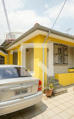 Casa à venda com 150m², 3 quartos e 6 vagas Casa à venda com 150m², 3 quartos e 6 vagasGaragem