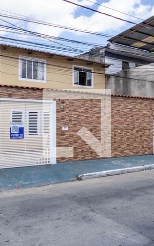 Casa à venda com 400m², 6 quartos e 4 vagas Casa à venda com 400m², 6 quartos e 4 vagasFachada