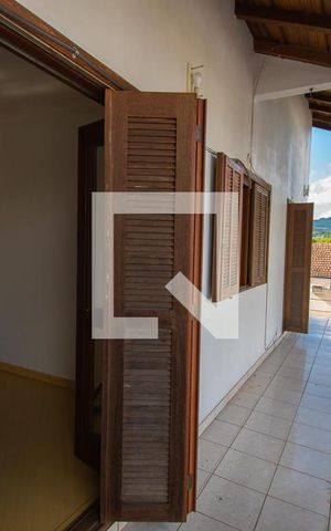 Casa à venda com 157m², 3 quartos e 3 vagas Casa à venda com 157m², 3 quartos e 3 vagasvaranda