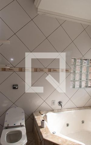 Casa à venda com 157m², 3 quartos e 3 vagas Casa à venda com 157m², 3 quartos e 3 vagasbanheiro