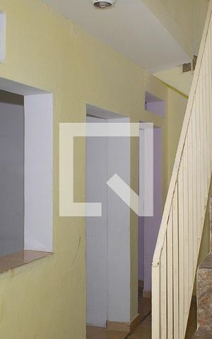 Casa para alugar com 30m², 2 quartos e sem vaga Casa para alugar com 30m², 2 quartos e sem vagaEscada
