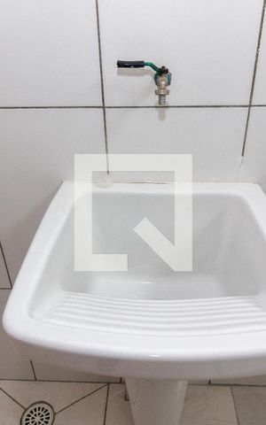 Casa para alugar com 63m², 2 quartos e sem vaga Casa para alugar com 63m², 2 quartos e sem vagaBanheiro e Área de Serviço
