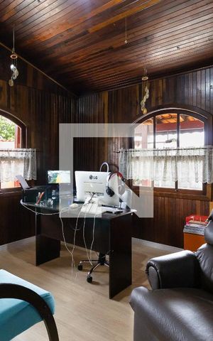 Casa à venda com 702m², 5 quartos e 5 vagasEscritório