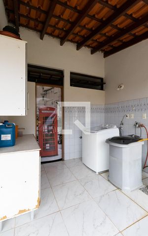 Casa à venda com 702m², 5 quartos e 5 vagasÁrea de Serviço