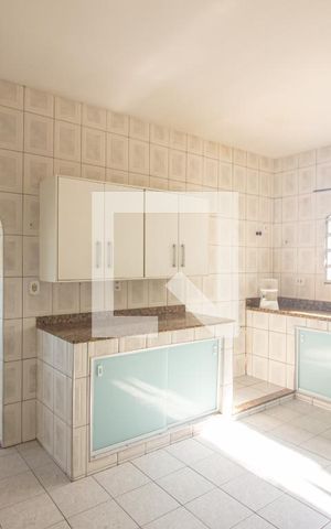 Casa à venda com 360m², 3 quartos e 3 vagas Casa à venda com 360m², 3 quartos e 3 vagasCozinha