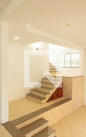 Casa à venda com 360m², 3 quartos e 3 vagas Casa à venda com 360m², 3 quartos e 3 vagasSala
