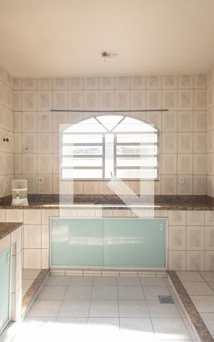 Casa à venda com 360m², 3 quartos e 3 vagas Casa à venda com 360m², 3 quartos e 3 vagasCozinha
