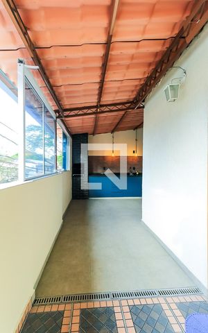 Casa à venda com 125m², 3 quartos e 3 vagas Casa à venda com 125m², 3 quartos e 3 vagasCorredor Lateral