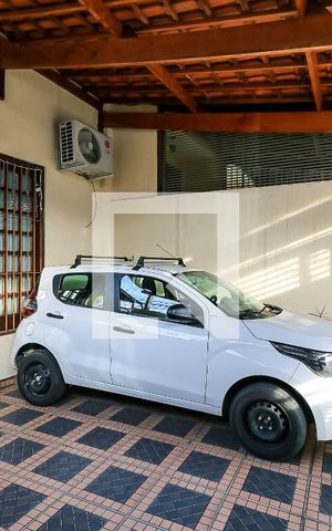 Casa à venda com 125m², 3 quartos e 3 vagas Casa à venda com 125m², 3 quartos e 3 vagasGaragem