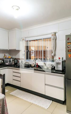 Casa à venda com 125m², 3 quartos e 3 vagas Casa à venda com 125m², 3 quartos e 3 vagasCozinha