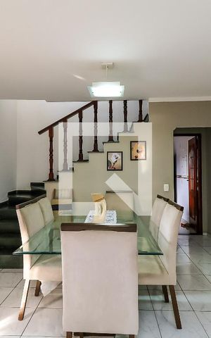 Casa à venda com 125m², 3 quartos e 3 vagas Casa à venda com 125m², 3 quartos e 3 vagasSala