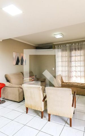 Casa à venda com 125m², 3 quartos e 3 vagas Casa à venda com 125m², 3 quartos e 3 vagasSala