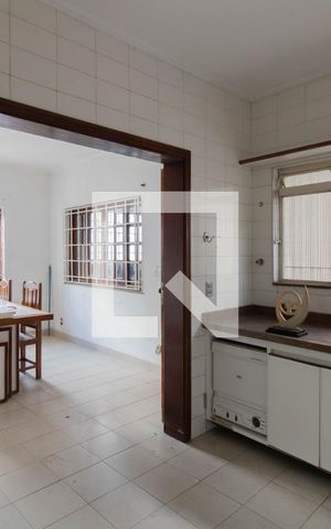 Casa à venda com 401m², 4 quartos e 4 vagas Casa à venda com 401m², 4 quartos e 4 vagasCozinha