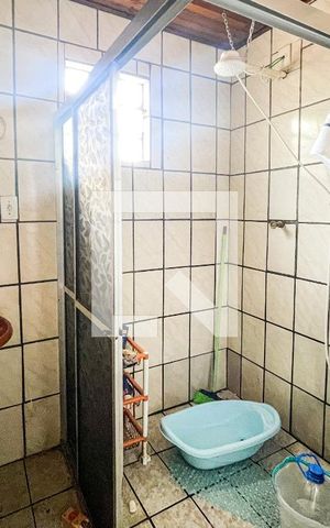 Casa à venda com 180m², 6 quartos e 2 vagasBanheiro