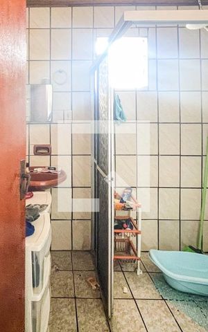 Casa à venda com 180m², 6 quartos e 2 vagasBanheiro