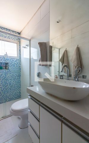 Apartamento à venda com 300m², 5 quartos e 3 vagas Apartamento à venda com 300m², 5 quartos e 3 vagasBanheiro da Suíte 3