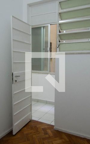 Apartamento à venda com 225m², 5 quartos e 1 vaga Apartamento à venda com 225m², 5 quartos e 1 vagaQuarto de Serviço