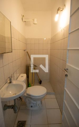 Apartamento à venda com 225m², 5 quartos e 1 vaga Apartamento à venda com 225m², 5 quartos e 1 vagaBanheiro de Serviço