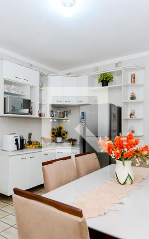 Casa à venda com 181m², 3 quartos e 2 vagasCozinha