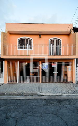 Casa à venda com 181m², 3 quartos e 2 vagasFachada