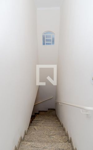 Casa à venda com 181m², 3 quartos e 2 vagasEscada Quartos/Sala