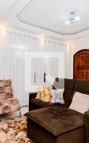 Casa à venda com 181m², 3 quartos e 2 vagasSala