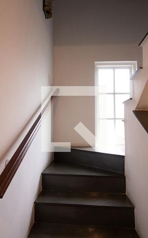 Casa de condomínio à venda com 128m², 3 quartos e 2 vagas Casa de condomínio à venda com 128m², 3 quartos e 2 vagasEscada