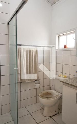 Casa de condomínio à venda com 128m², 3 quartos e 2 vagas Casa de condomínio à venda com 128m², 3 quartos e 2 vagasBanheiro do Quarto 1