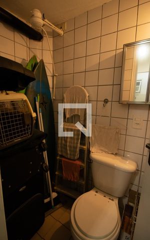 Casa de condomínio à venda com 128m², 3 quartos e 2 vagas Casa de condomínio à venda com 128m², 3 quartos e 2 vagasBanheiro de serviço