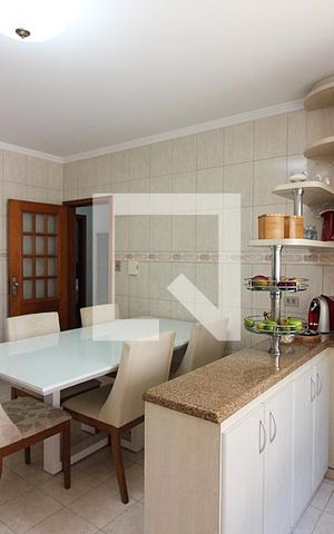 Casa à venda com 320m², 4 quartos e 3 vagasCozinha